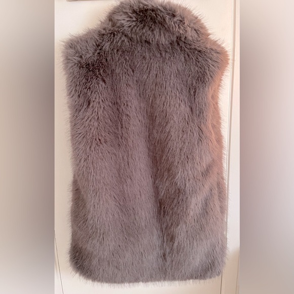 Zara Faux Fur Vest - NWOT - Picture 4 of 6